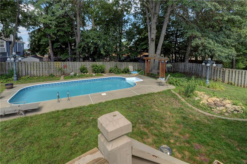 2801 NE ARBOR Court