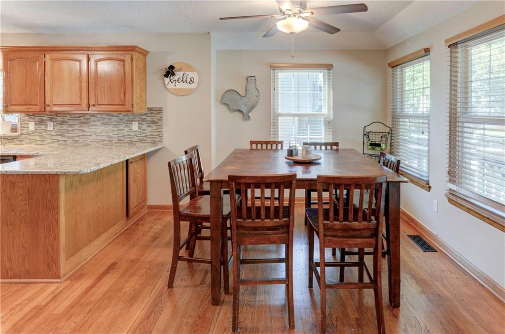 2801 NE ARBOR Court