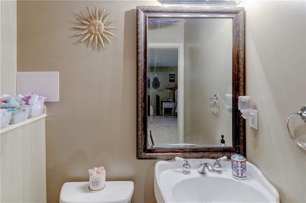 2801 NE ARBOR Court