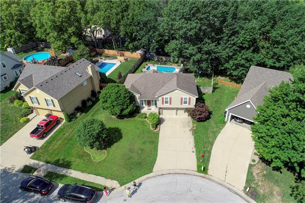2801 NE ARBOR Court