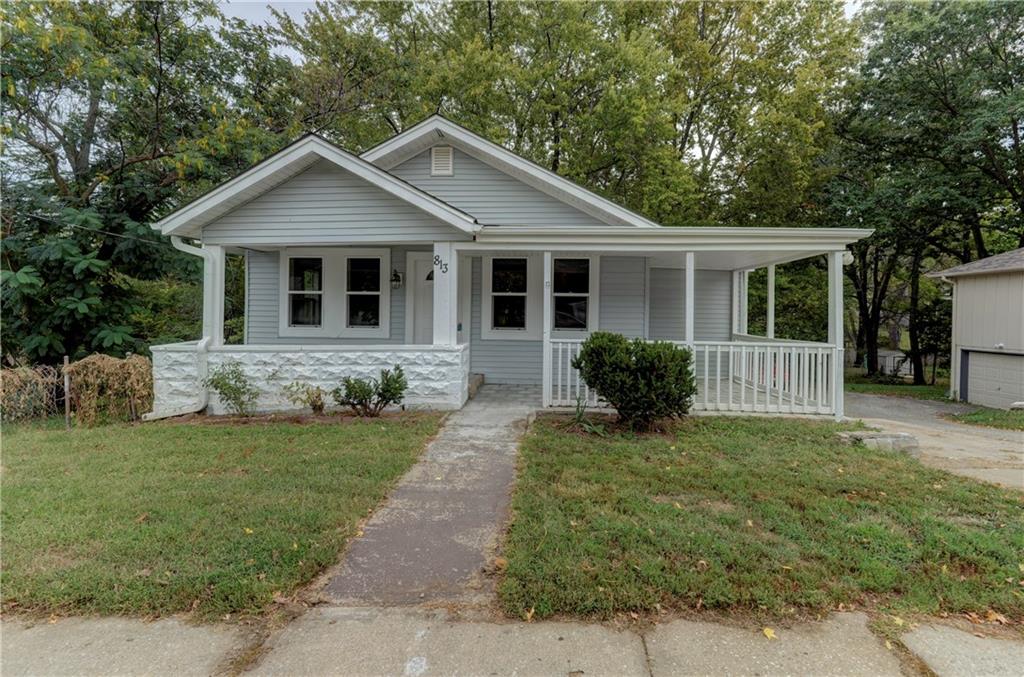 813 N RIVER Boulevard