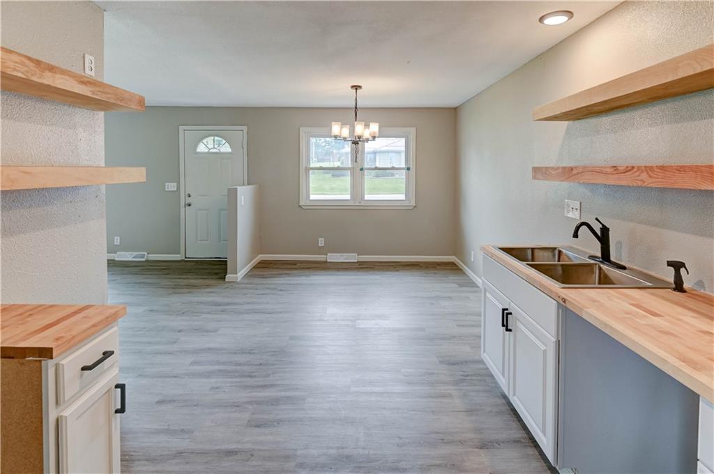 101 E Meadowbrook Court