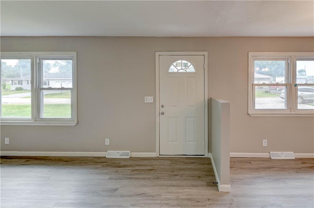 101 E Meadowbrook Court