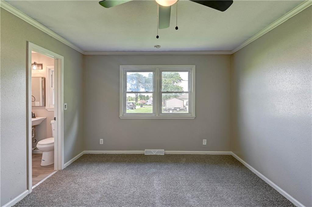 101 E Meadowbrook Court