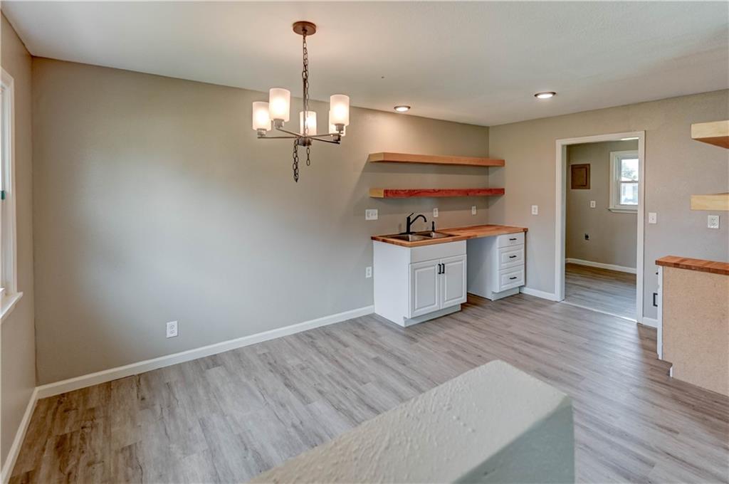 101 E Meadowbrook Court