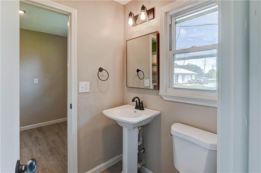 101 E Meadowbrook Court