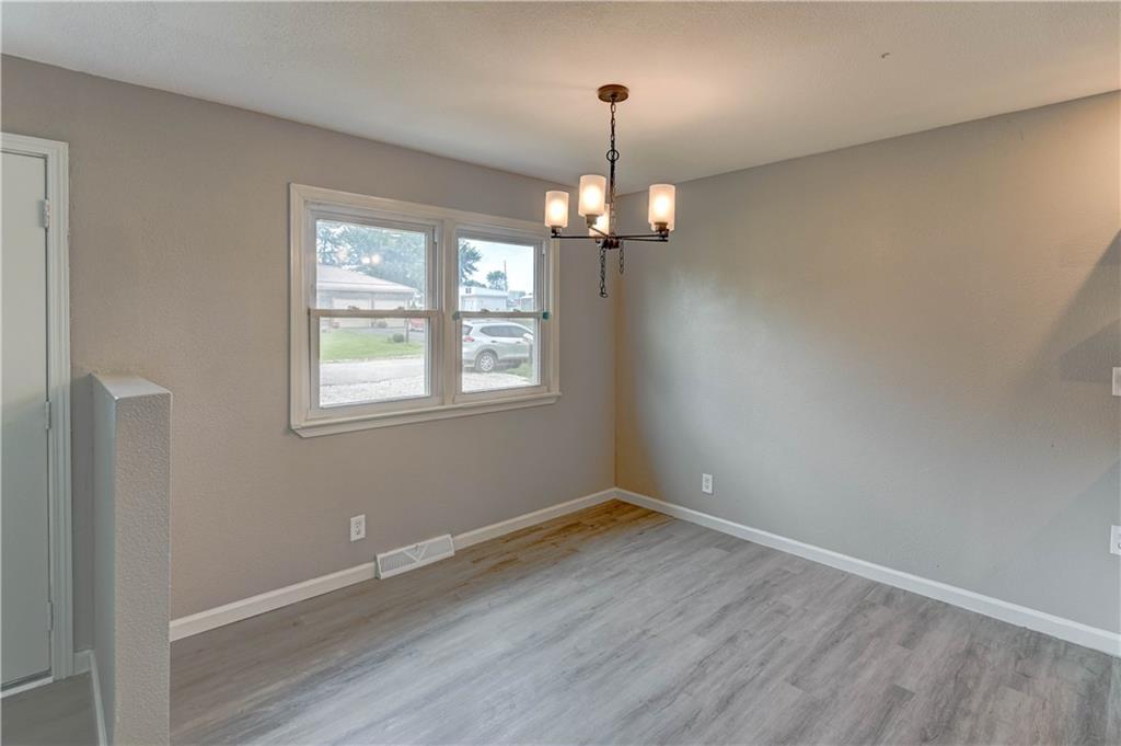 101 E Meadowbrook Court