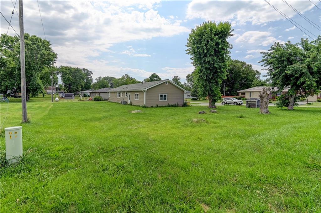 101 E Meadowbrook Court