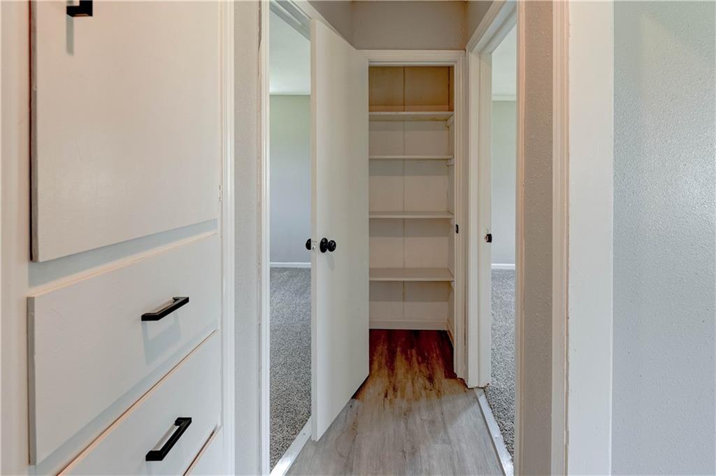 101 E Meadowbrook Court