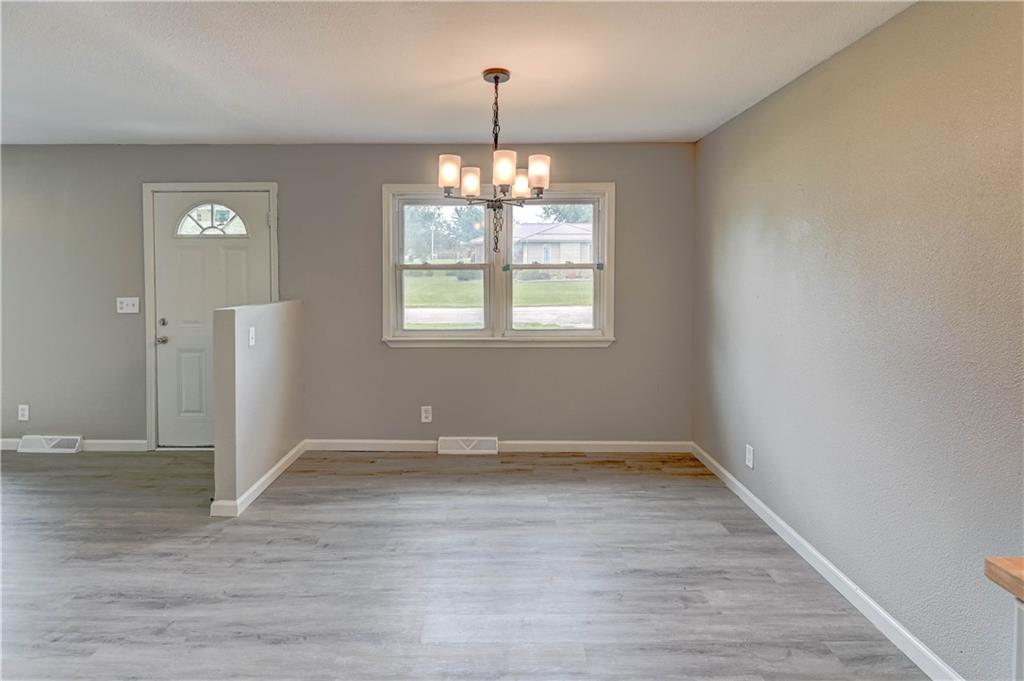 101 E Meadowbrook Court