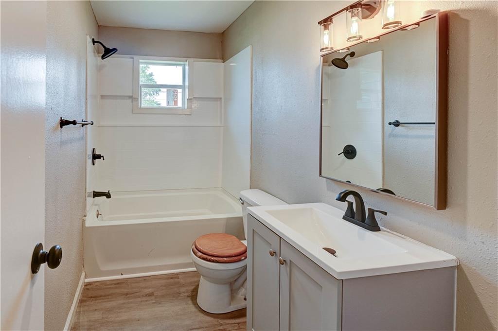 101 E Meadowbrook Court