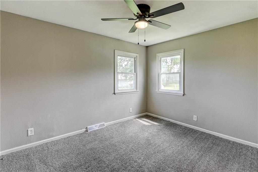 101 E Meadowbrook Court