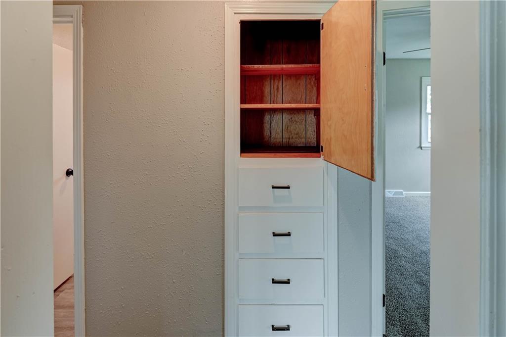 101 E Meadowbrook Court