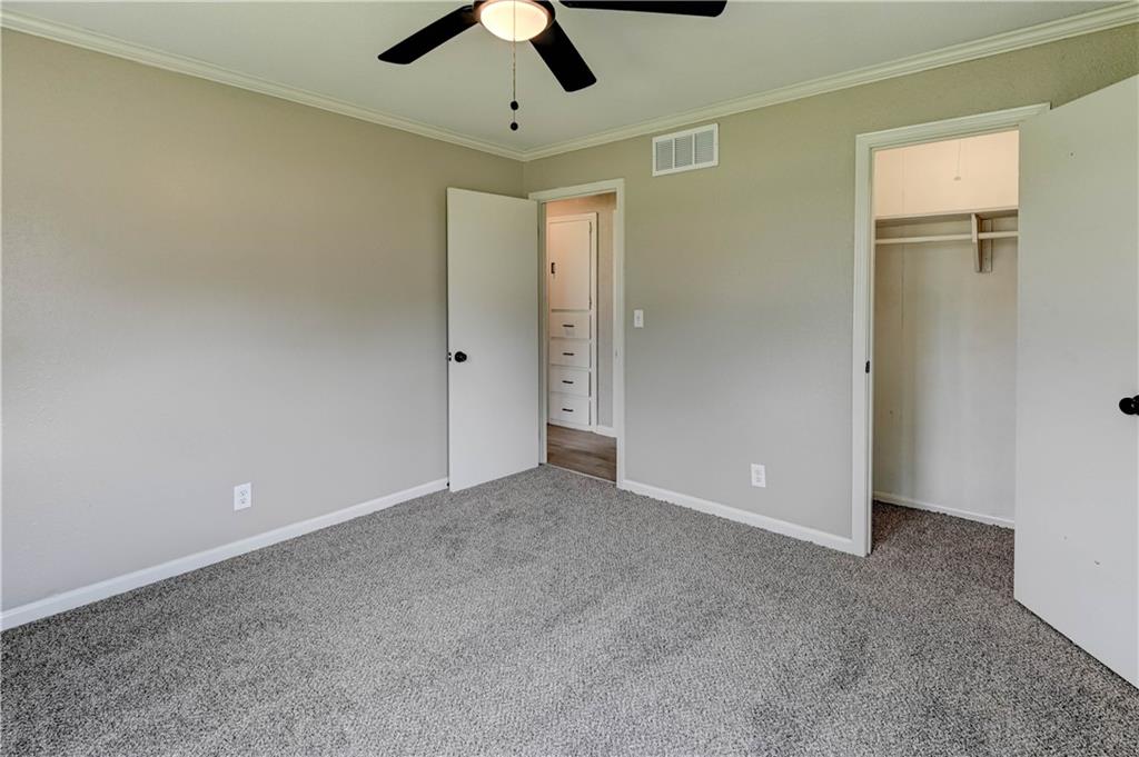 101 E Meadowbrook Court