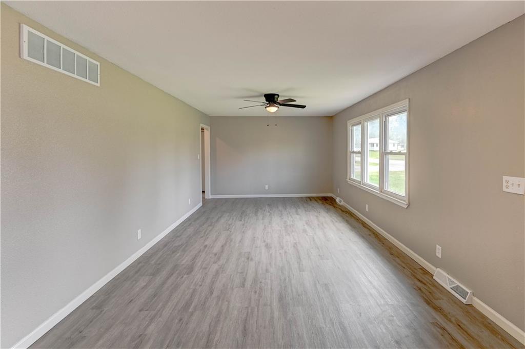 101 E Meadowbrook Court