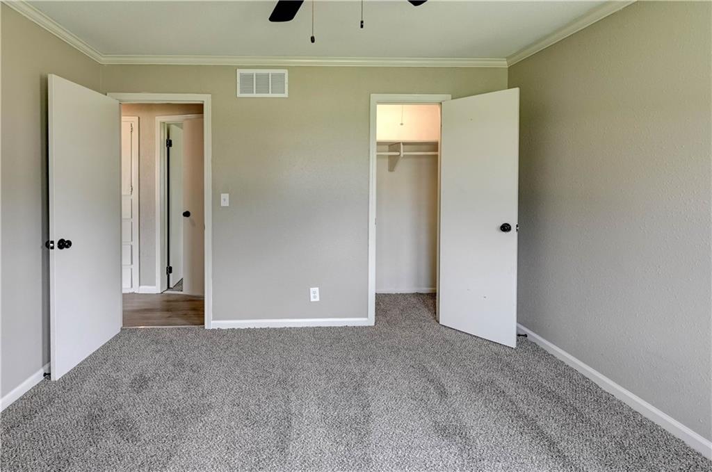 101 E Meadowbrook Court