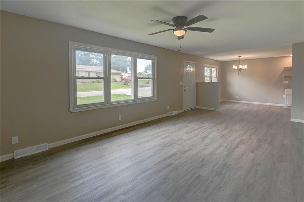 101 E Meadowbrook Court