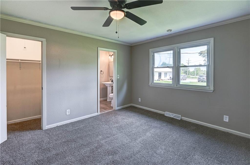 101 E Meadowbrook Court