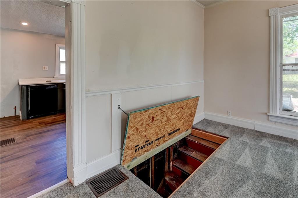 304 N JUNE Street