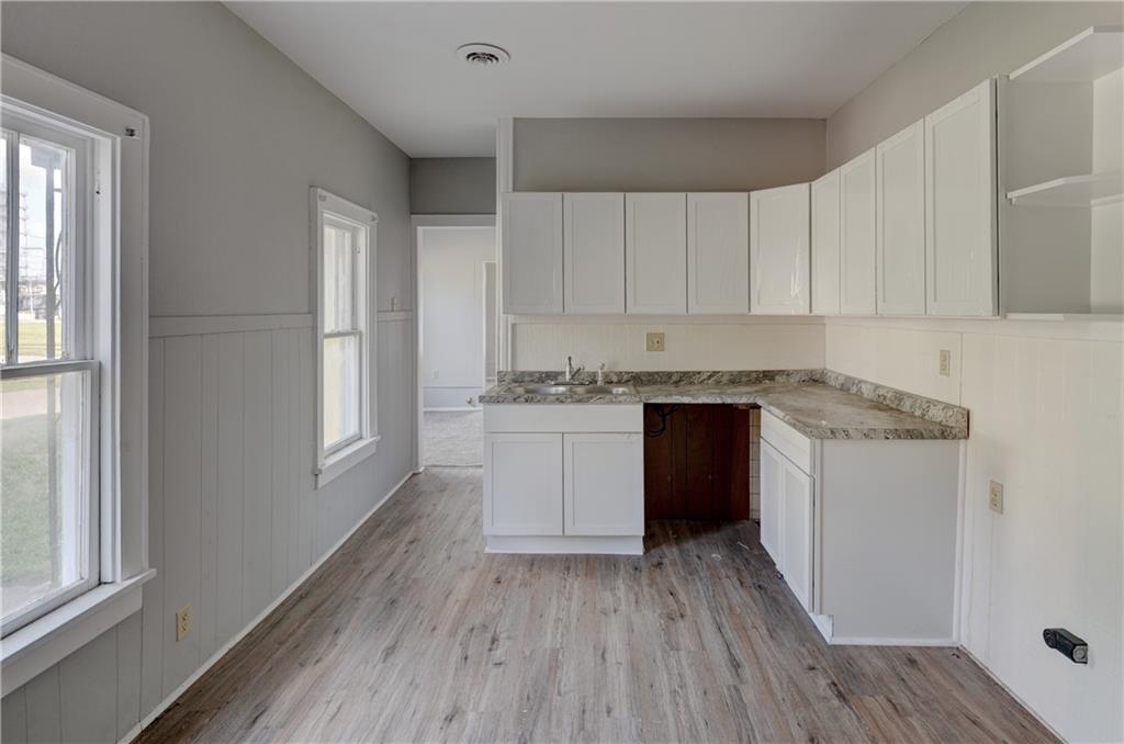 1403 Commercial Street