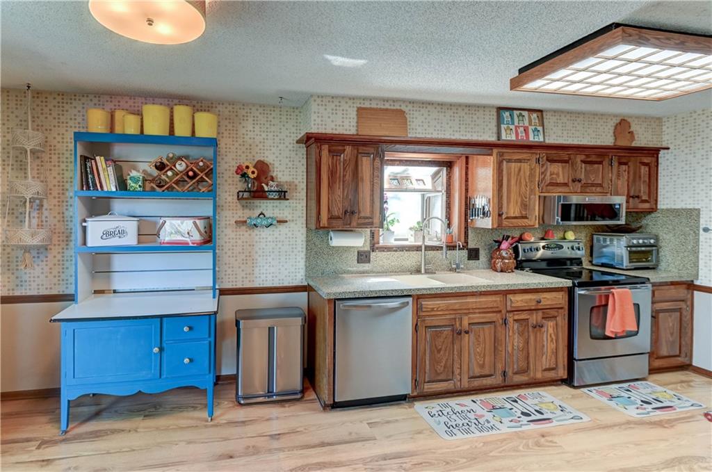 6513 Cottonwood Drive