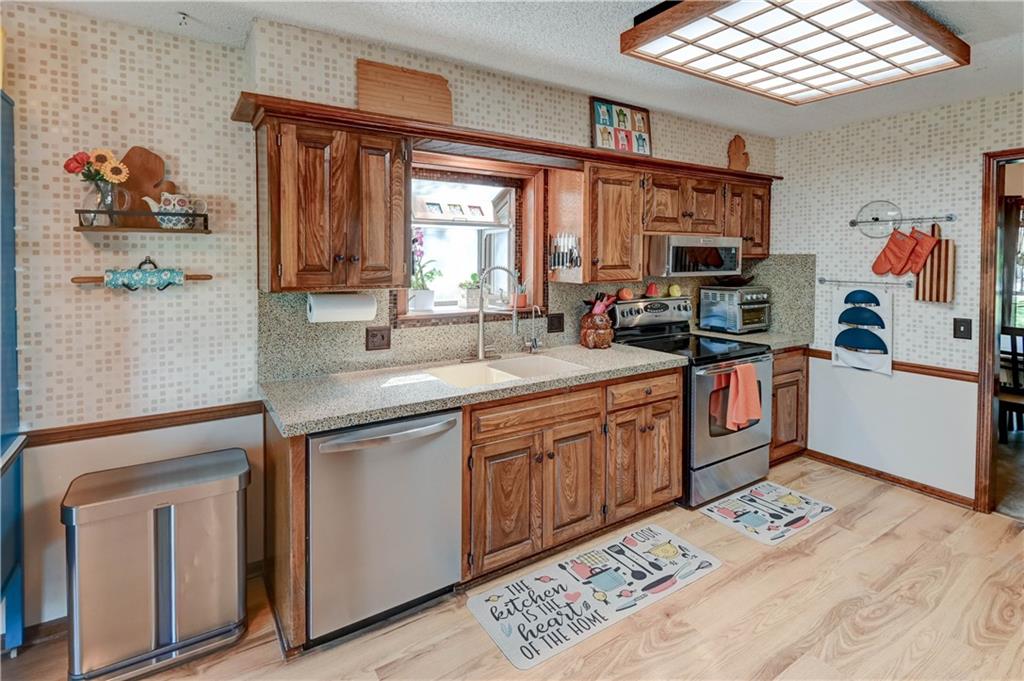 6513 Cottonwood Drive