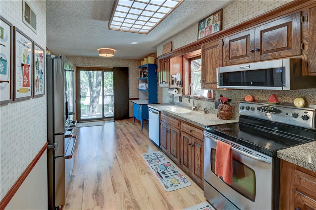 6513 Cottonwood Drive