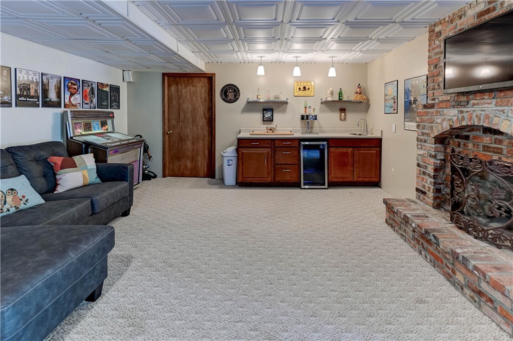 6513 Cottonwood Drive