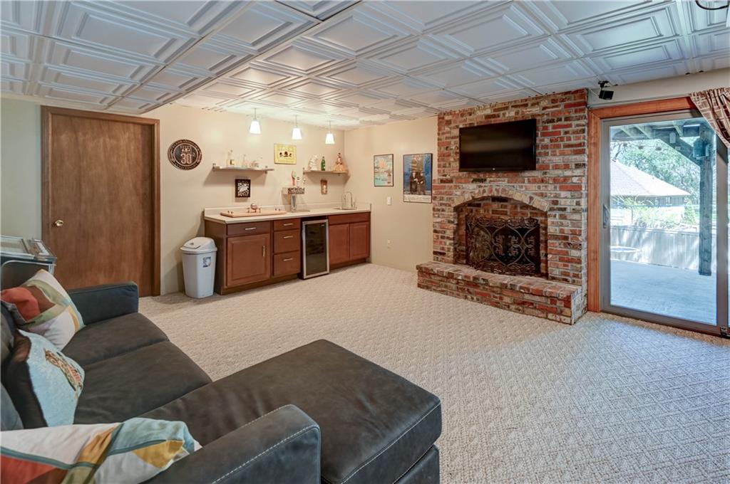 6513 Cottonwood Drive