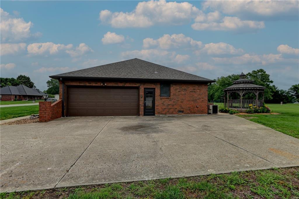 917 Country Club Drive