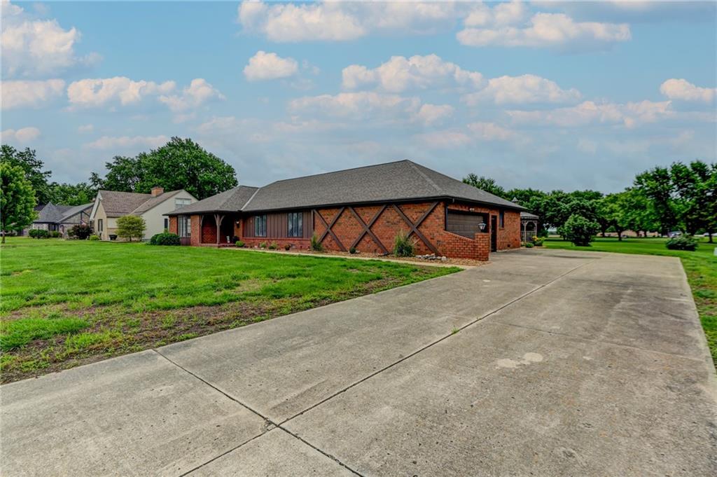 917 Country Club Drive