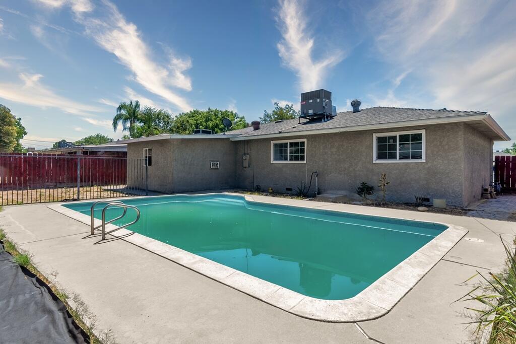 2348 W Fedora Avenue