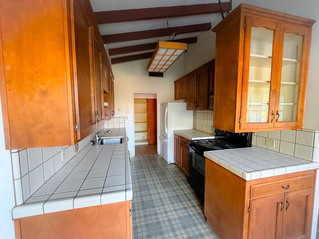 798 Sunset Drive