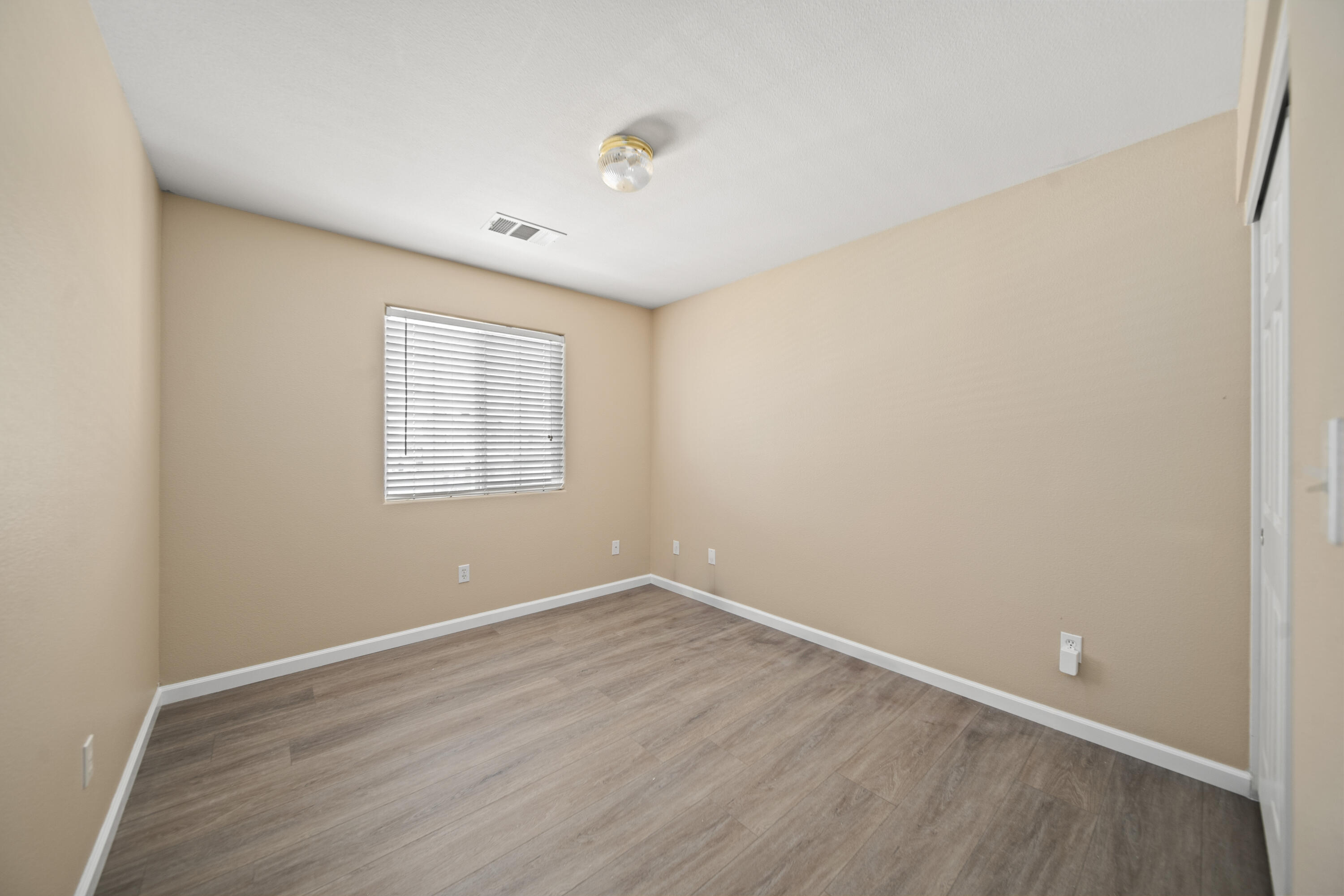 2013 W Julieann Avenue
