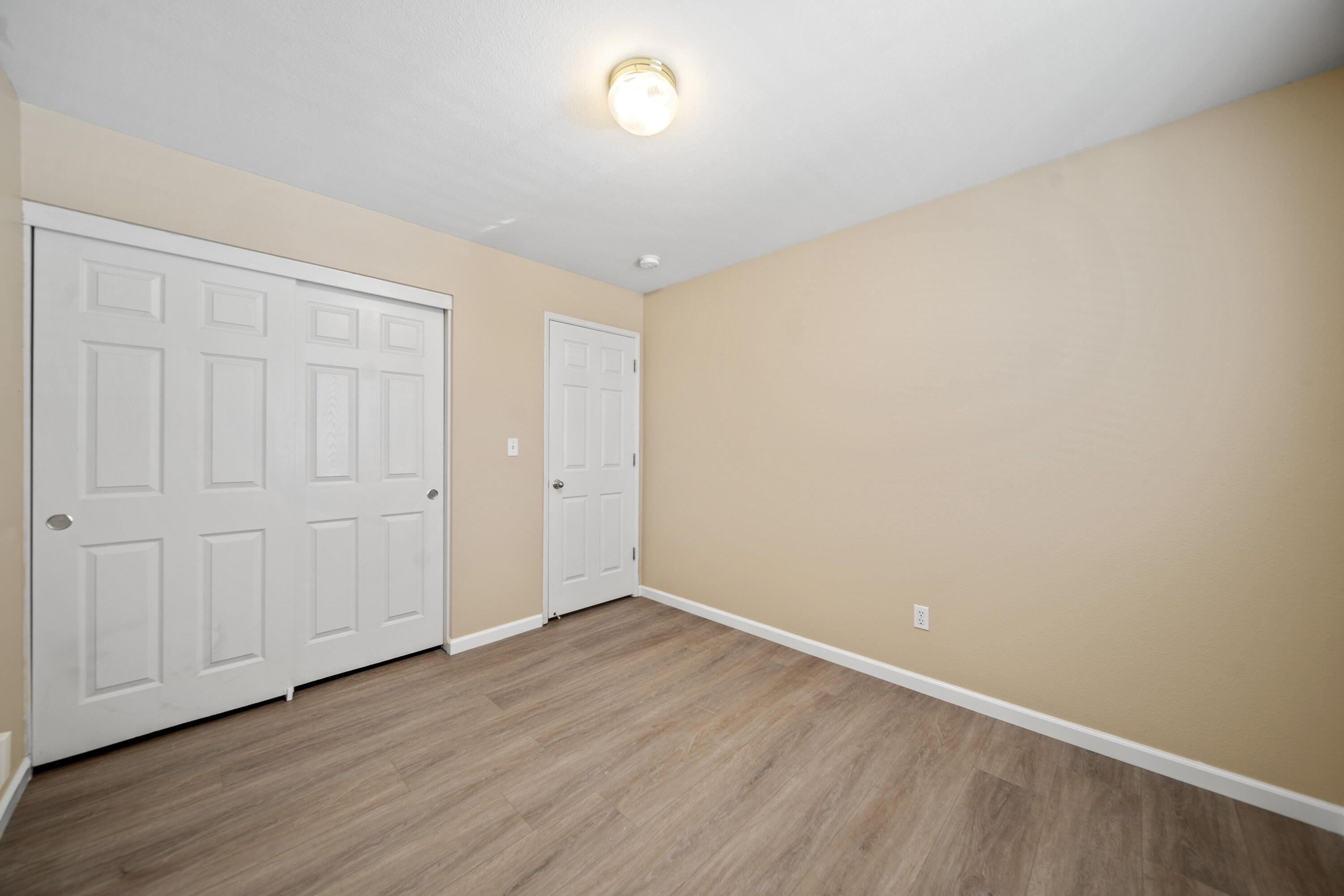2013 W Julieann Avenue