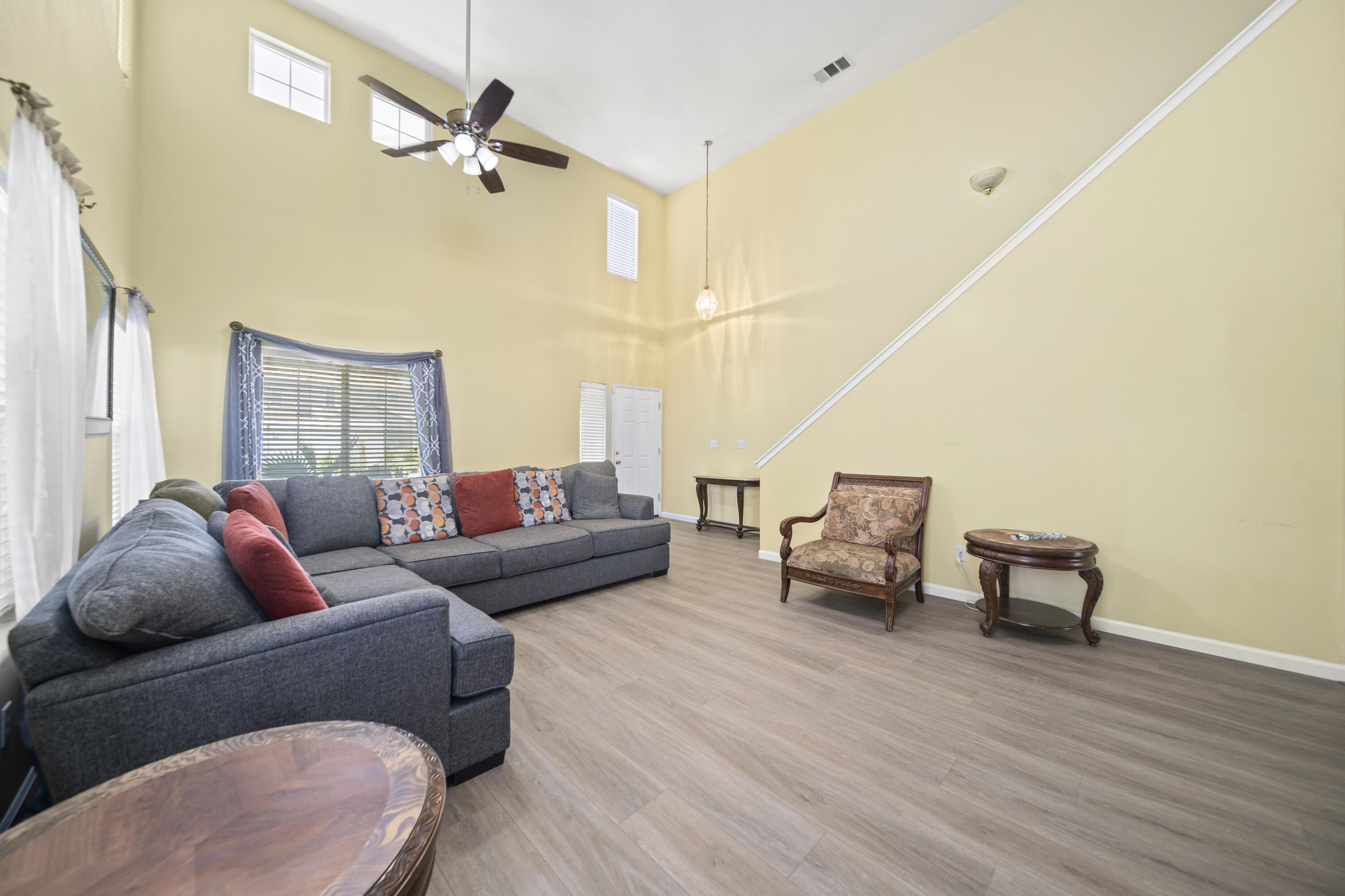 2013 W Julieann Avenue
