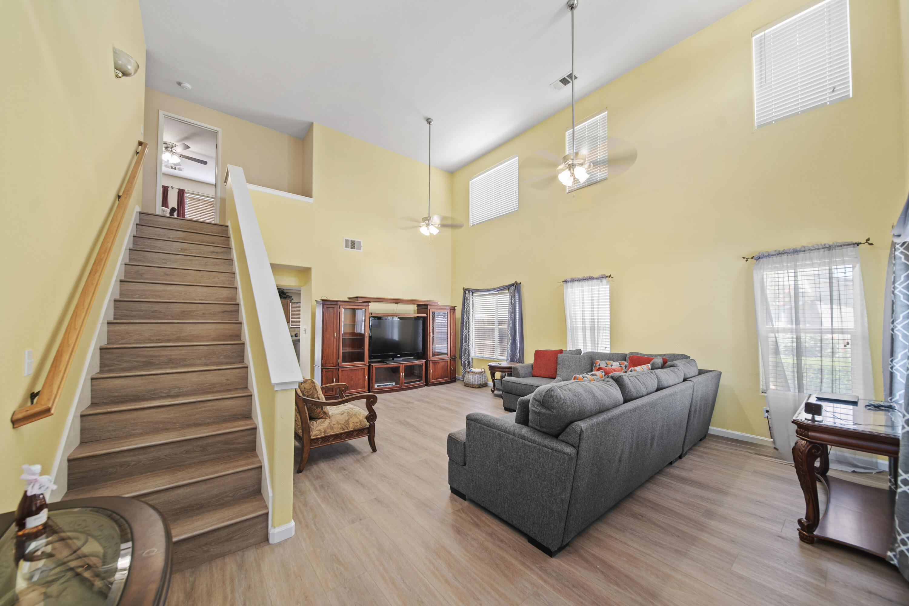 2013 W Julieann Avenue