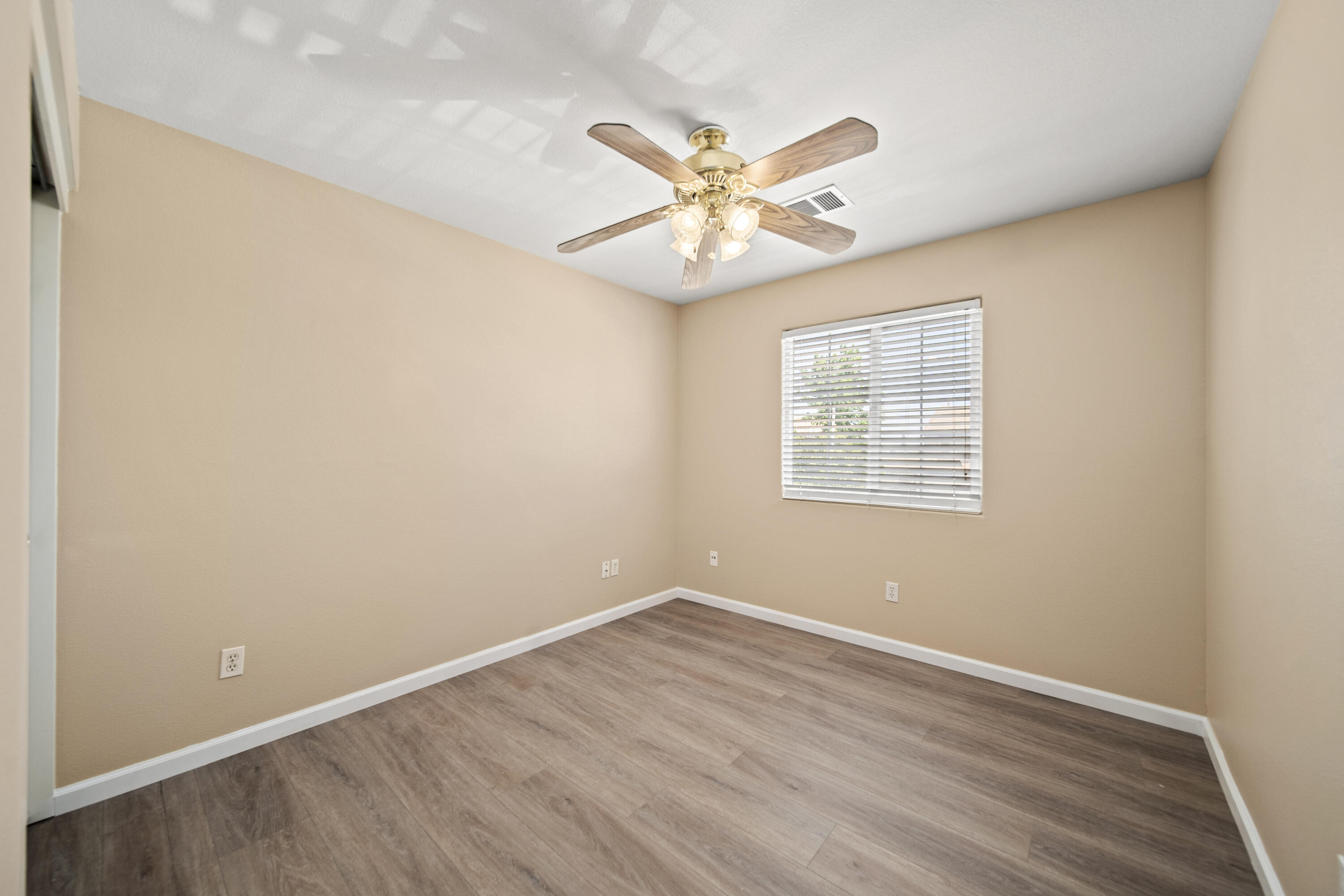 2013 W Julieann Avenue