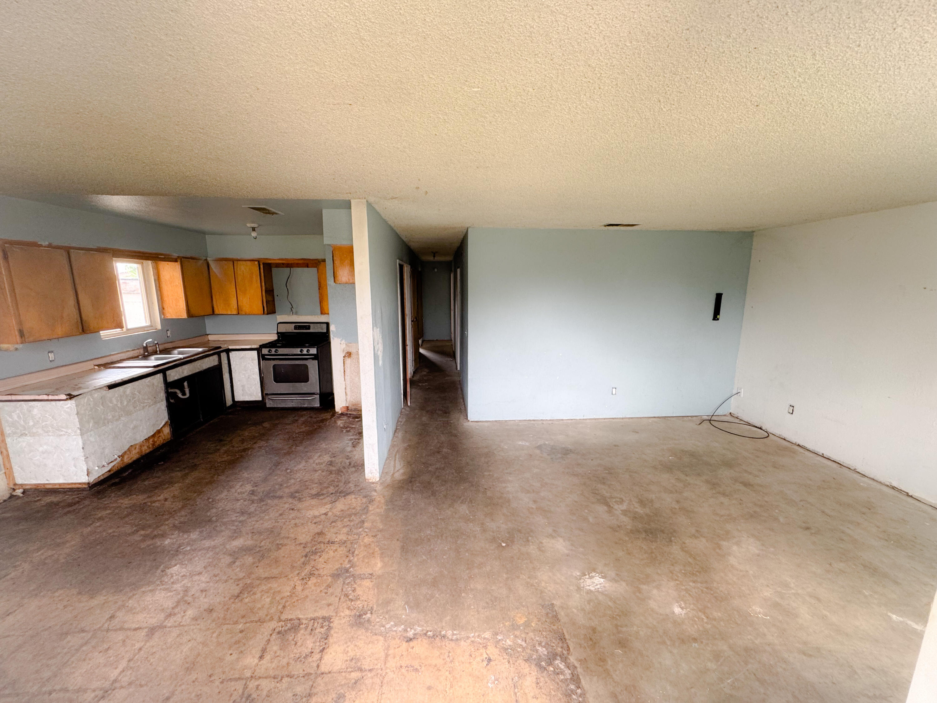 19693 Ave 195, 195