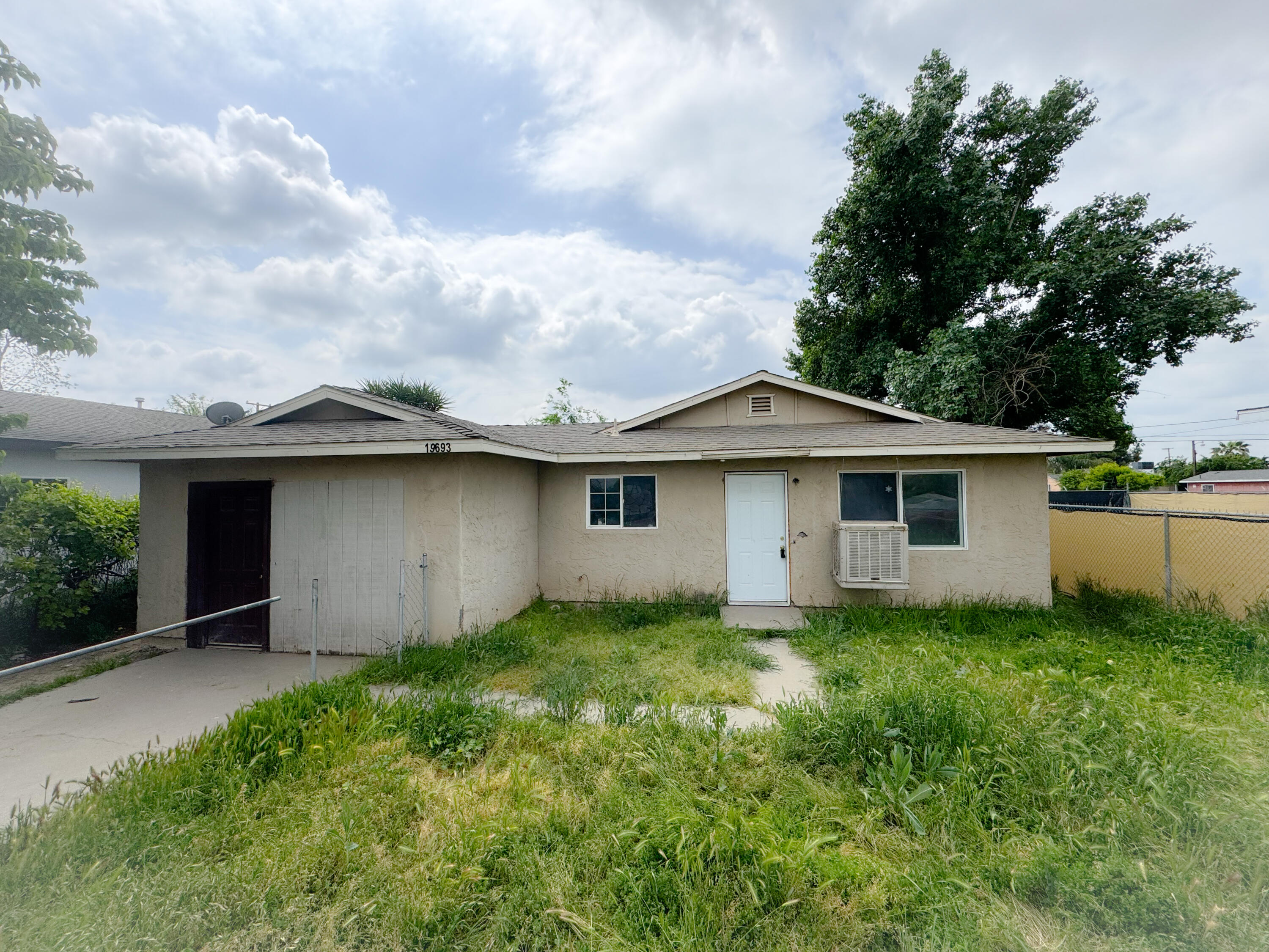 19693 Ave 195, 195