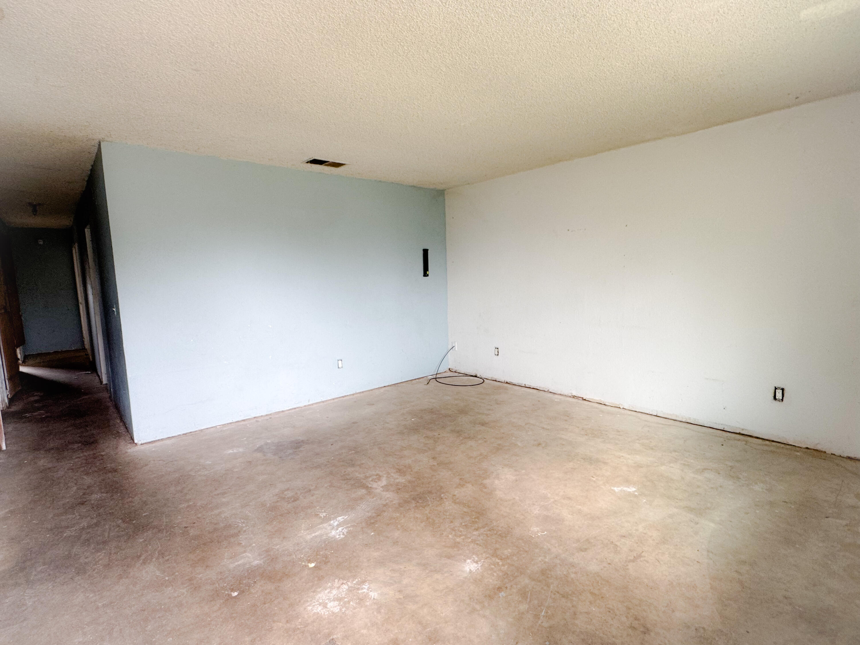 19693 Ave 195, 195