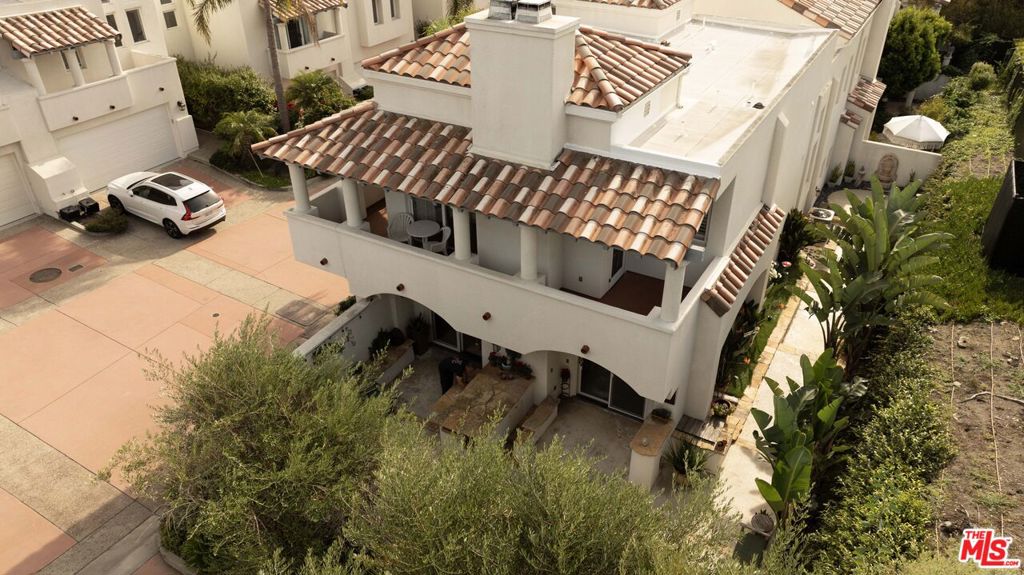 6435 Zumirez Drive 21