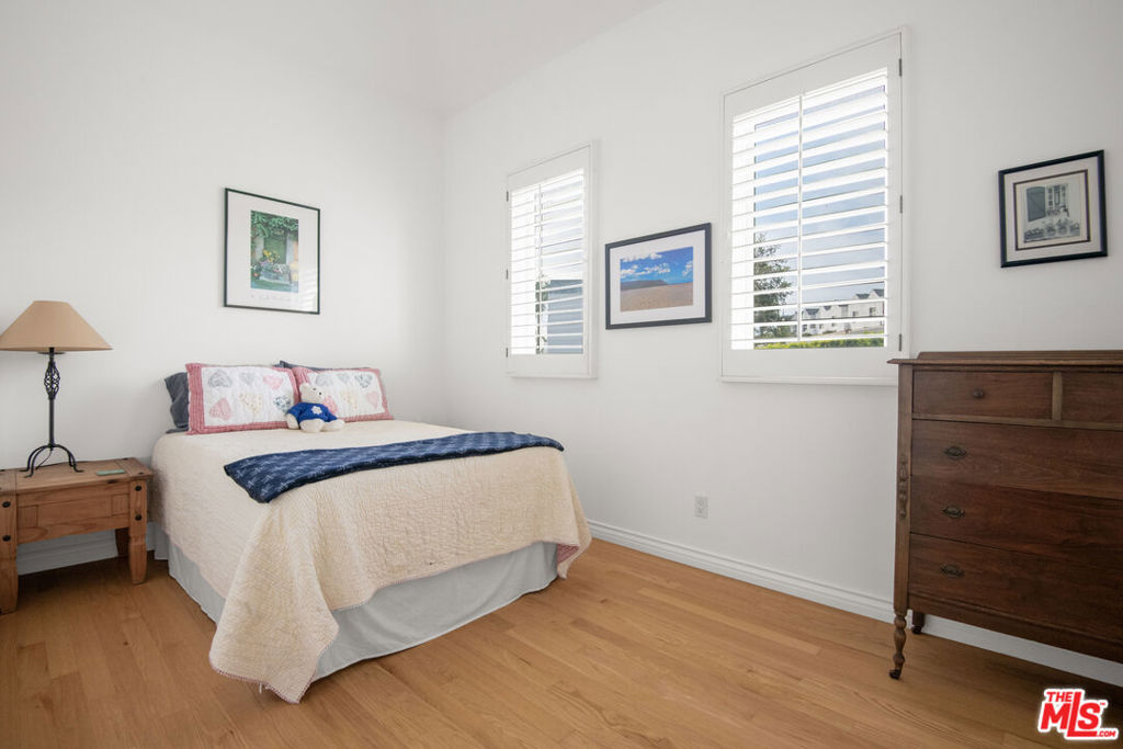 6435 Zumirez Drive 21