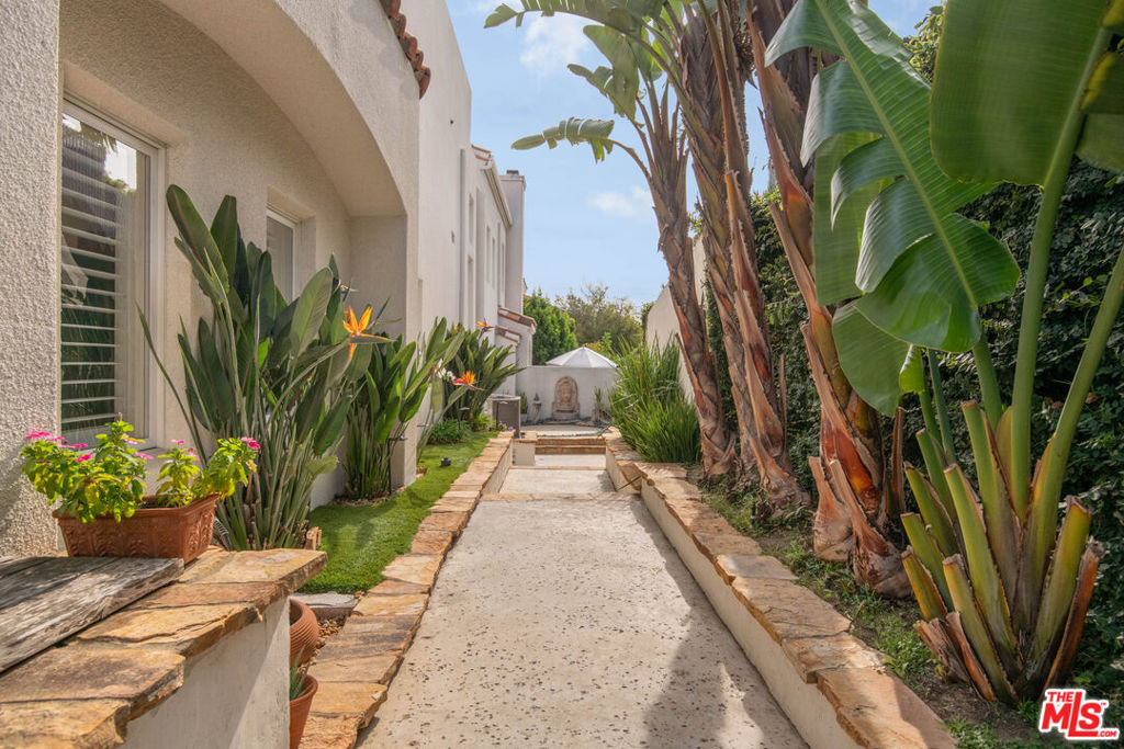 6435 Zumirez Drive 21