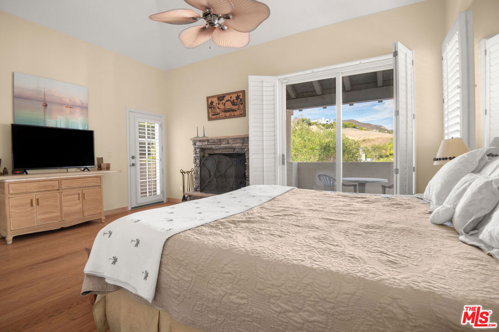 6435 Zumirez Drive 21