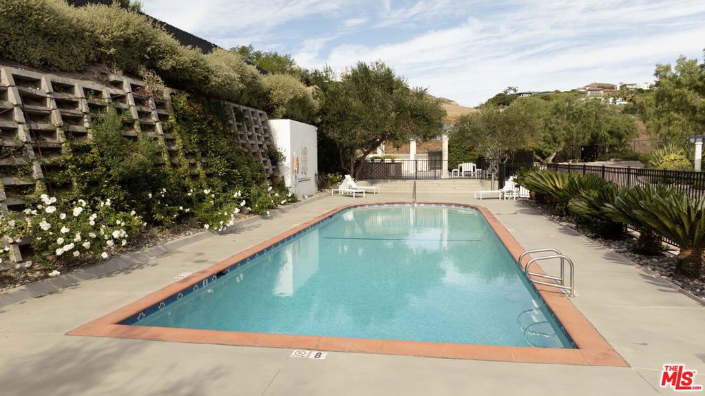 6435 Zumirez Drive 21