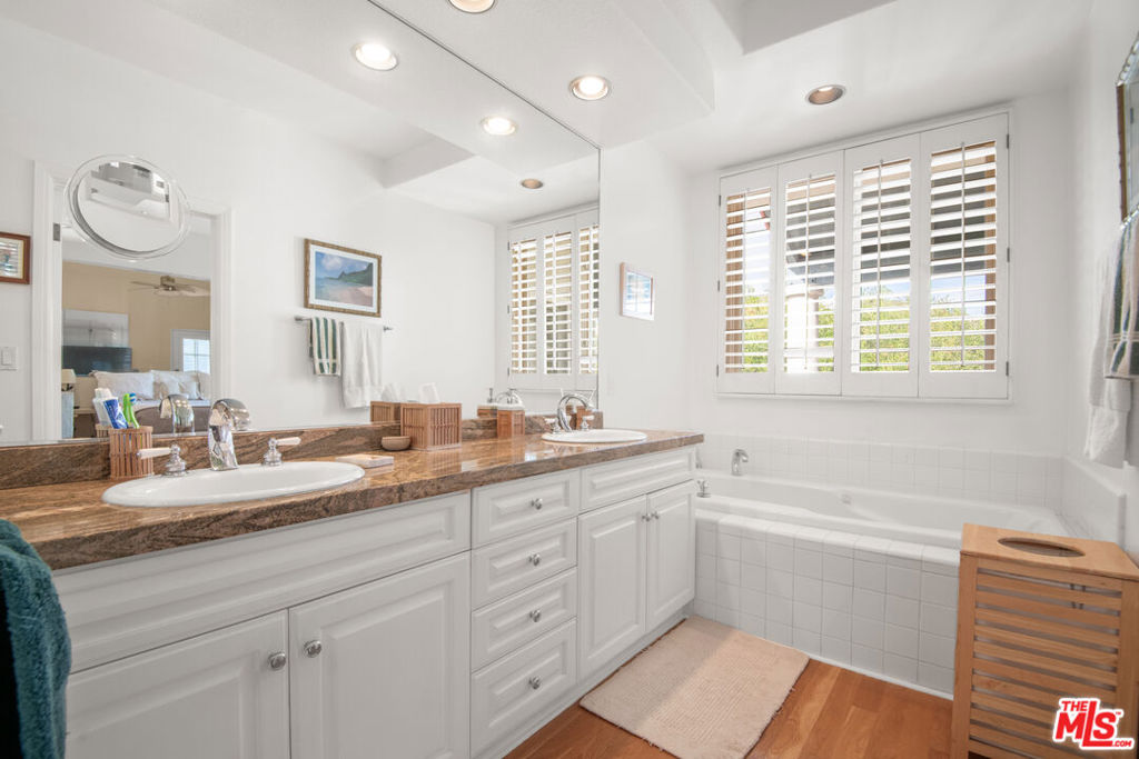 6435 Zumirez Drive 21