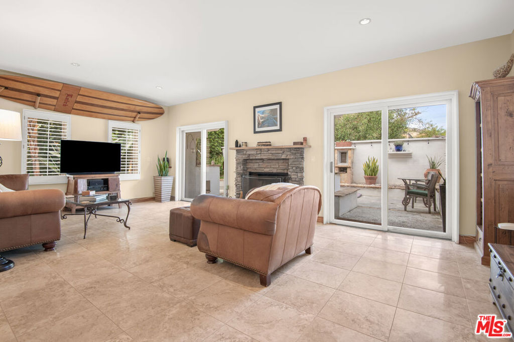 6435 Zumirez Drive 21