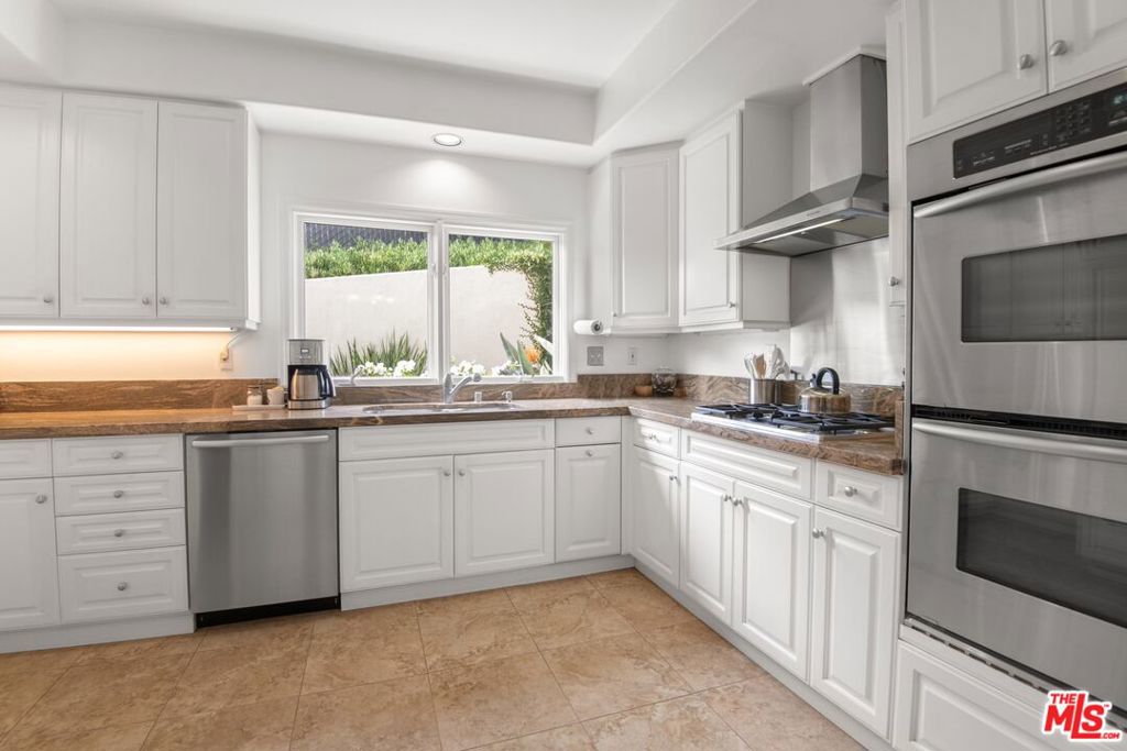 6435 Zumirez Drive 21