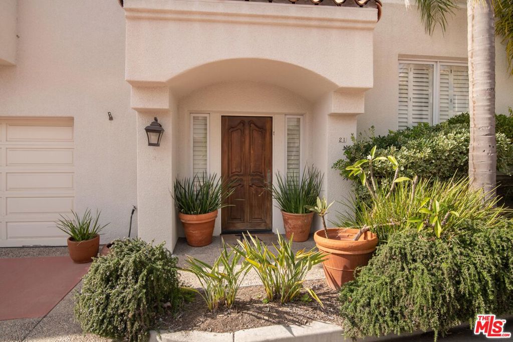 6435 Zumirez Drive 21